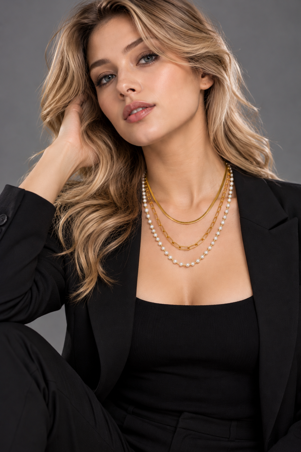 Golden Elegance – 3-Layer Pearl Necklace ✨